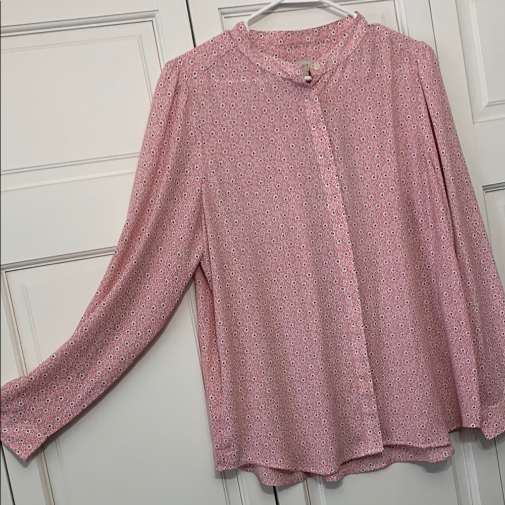 LOFT Women's Pink Floral Top button